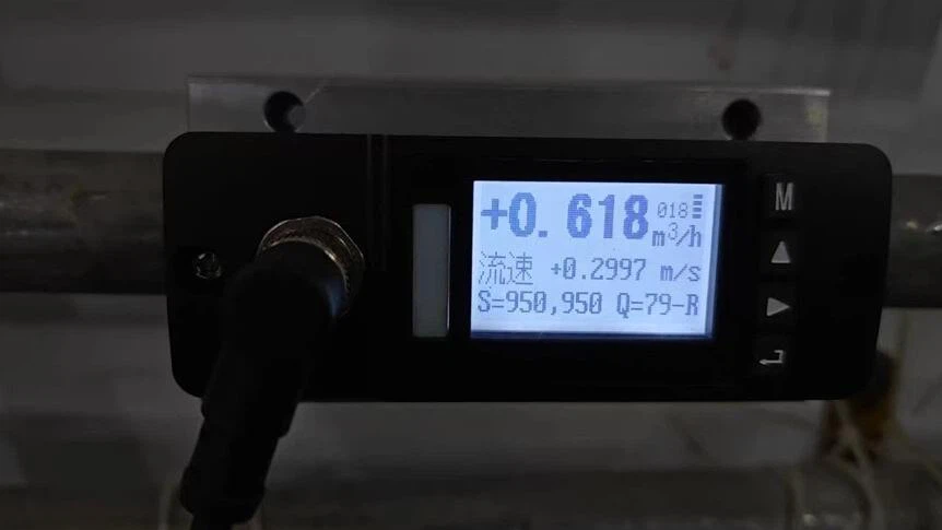 Clamp-on ultrasonic flow meter Clamp-on ultrasonic flow meter